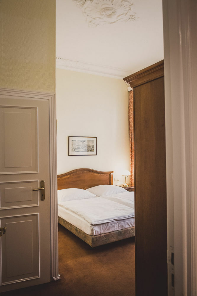 Hotel Henri Kurfürstendamm 4*